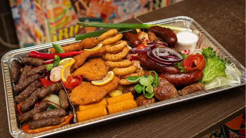 Novogodišnja plata za 4 osobe — Fast Food Daj Gric, Bilje